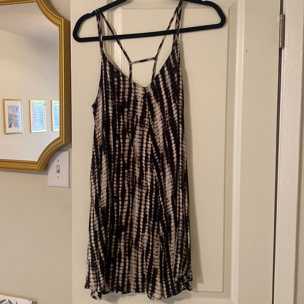 Summery Abercrombie and Fitch Dress. Cute details in the back.